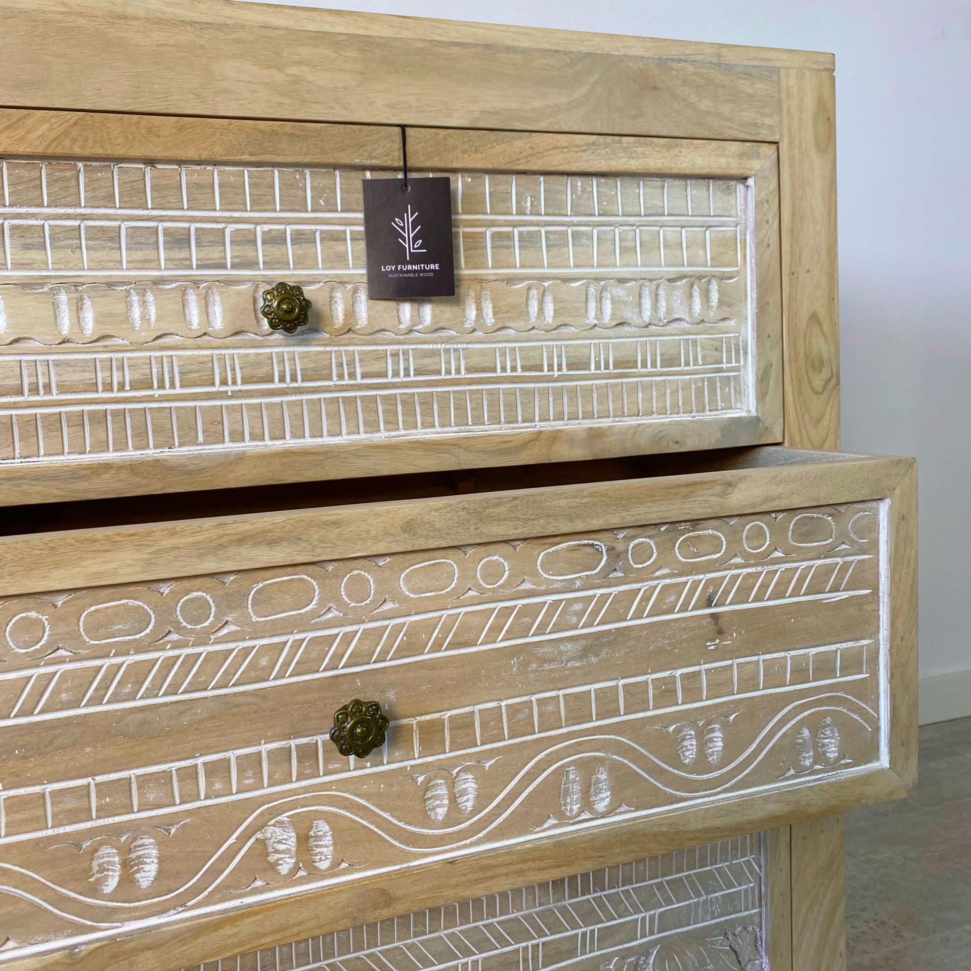 cómoda madera mango