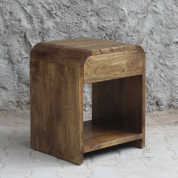 Mesita de noche en madera reciclada con cajón, tonalidad nogal
