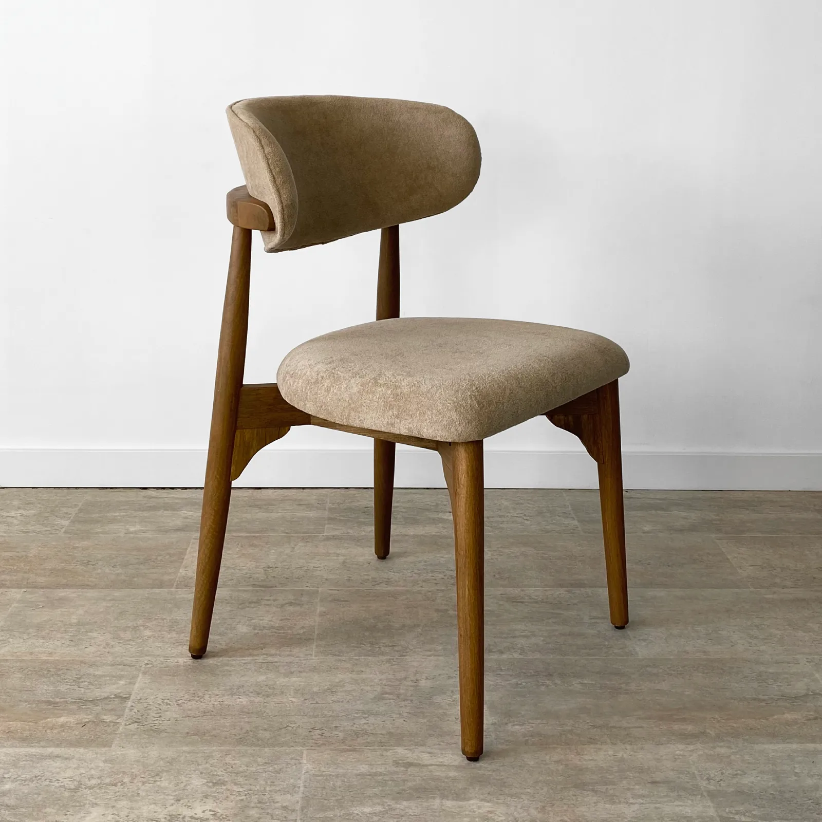 Pack de 2 sillas de comedor en madera de mango, con respaldo y asiento color arena